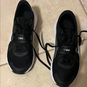 Nike Dual-Tone Black and White Running Shoes